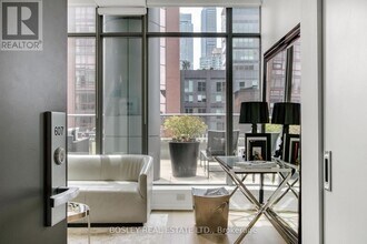 8-608 Charlotte St in Toronto, ON - Building Photo - Building Photo