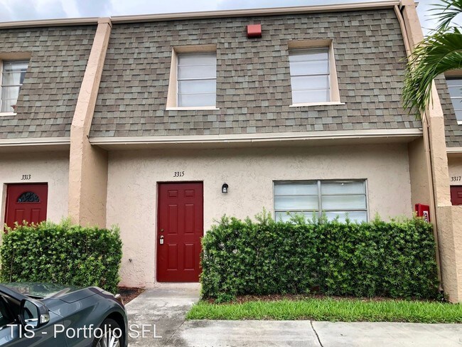 3315 Mallard Close in Pompano Beach, FL - Foto de edificio - Building Photo