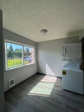 Ascot Place Apartments in Portland, OR - Building Photo - Interior Photo