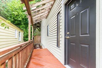 9721 20th Ave NE in Seattle, WA - Building Photo - Building Photo