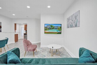 10000 E Bay Harbor Dr in Bay Harbor Islands, FL - Building Photo - Building Photo