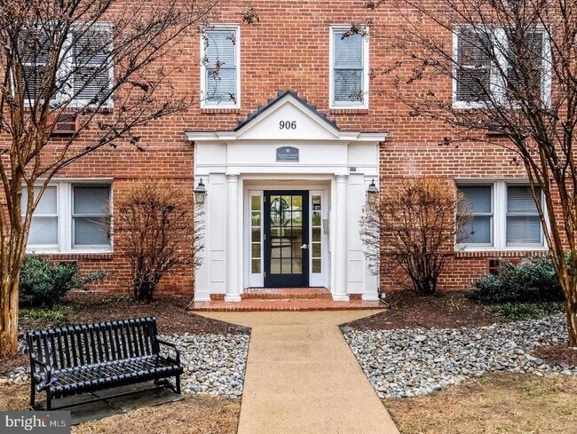 906 S Washington St in Alexandria, VA - Building Photo - Building Photo