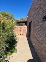 7465 Stoney Hill Dr in El Paso, TX - Building Photo
