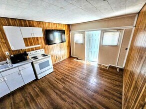 10807 Ulmerton Rd in Largo, FL - Foto de edificio - Building Photo