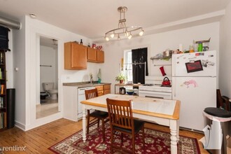 2206 W Erie St-Unit -2R, in Chicago, IL - Building Photo - Building Photo
