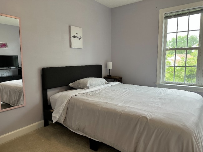 323 Fox Hill Rd in Hampton, VA - Building Photo - Building Photo