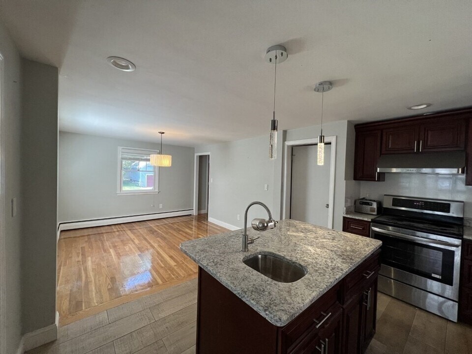 6 Perth Rd in Arlington, MA - Building Photo