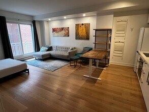 6363 Saint Laurent Boul in Montréal, QC - Building Photo - Building Photo