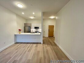 1079 Commonwealth Ave in Boston, MA - Building Photo