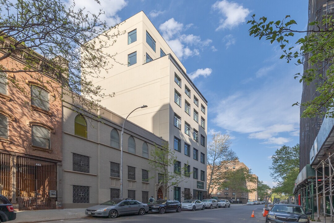 435 W 19th St in New York, NY - Building Photo