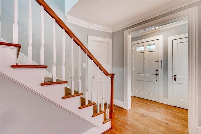 1719 Ridgewood Dr NE