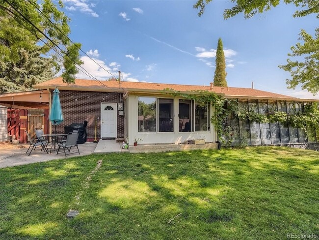 12472 W Mississippi Ave, Unit Bedroom2 in Lakewood, CO - Foto de edificio - Building Photo