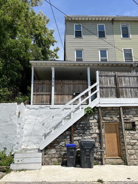 319 S 3rd St in Steelton, PA - Building Photo