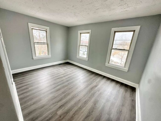 275 S Broad St in Penns Grove, NJ - Foto de edificio - Building Photo