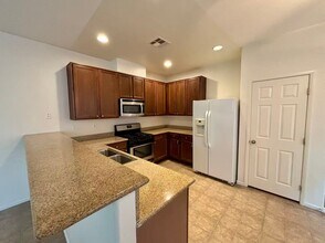 7736 Pista Way in Las Vegas, NV - Building Photo - Building Photo