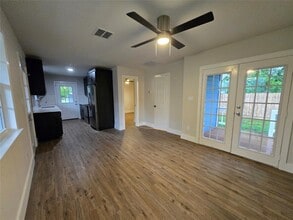 411 W 4th St in Flatonia, TX - Building Photo - Building Photo