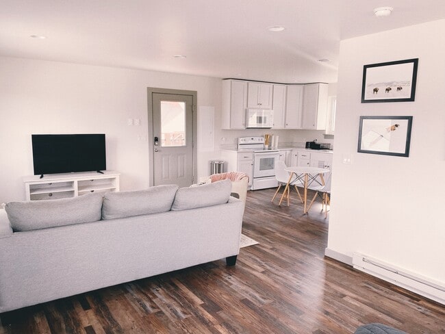3168 Fen Way, Unit MainHouse