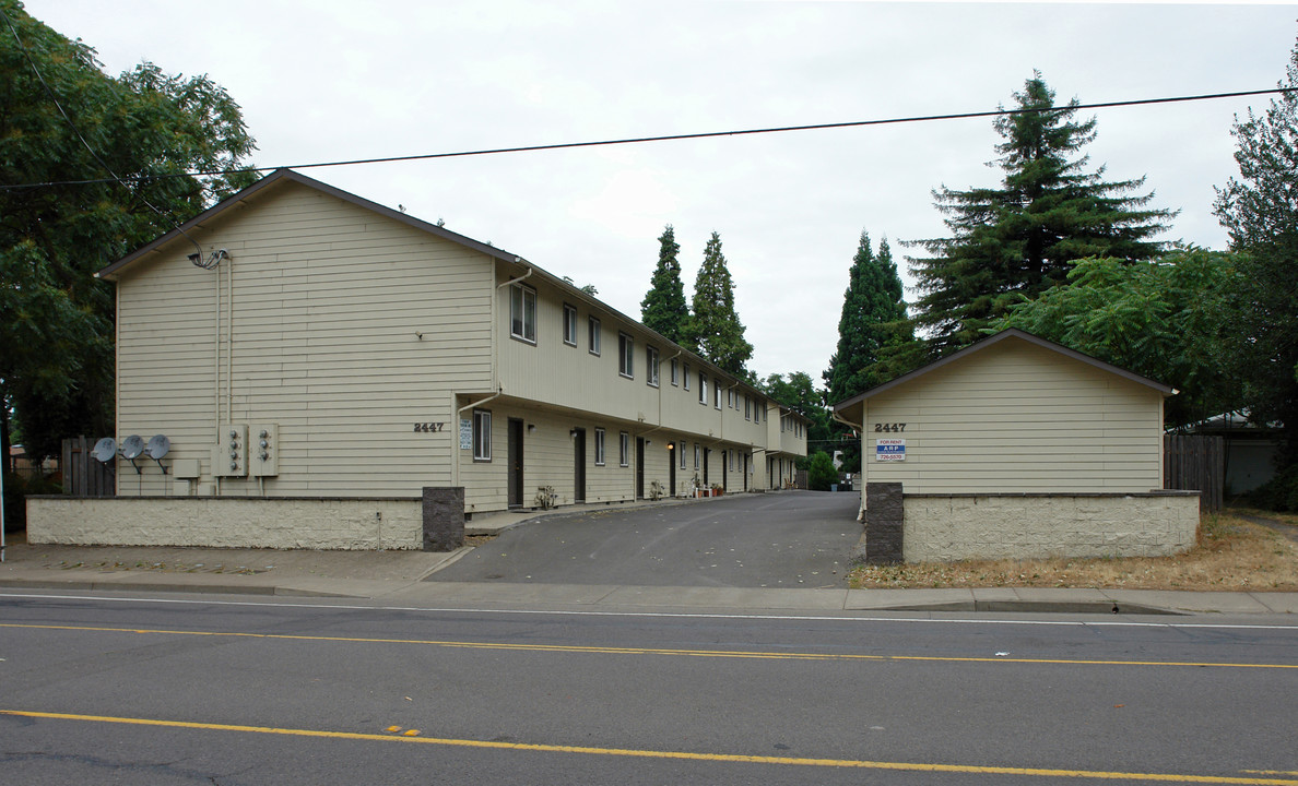 Roosevelt Townhomes in Eugene, OR - Building Photo