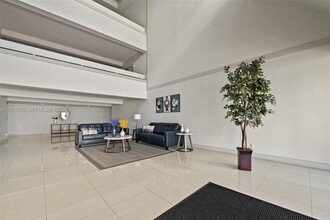 303 Racquet Club Rd in Weston, FL - Building Photo - Building Photo