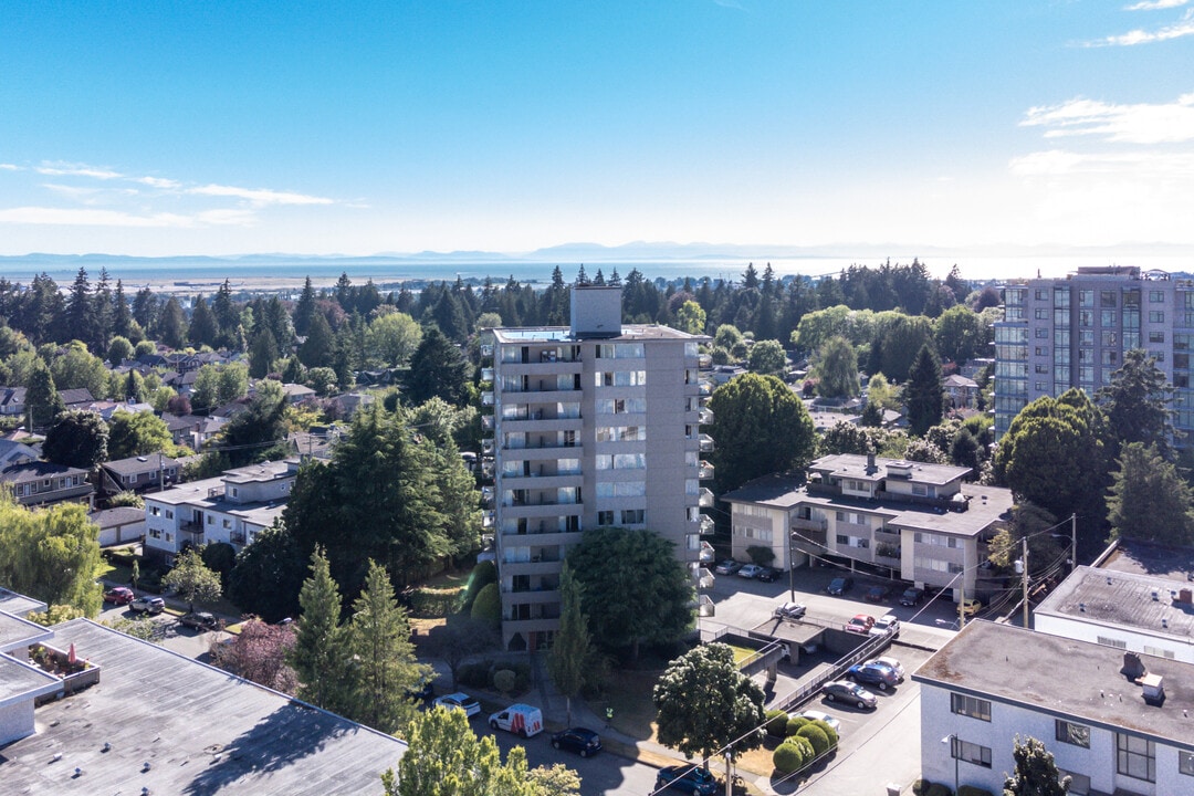 Sutton Place in Vancouver, BC - Building Photo