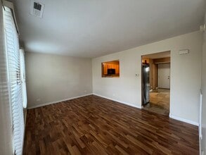 1645 Victoria Park Cir in Aurora, IL - Building Photo - Building Photo
