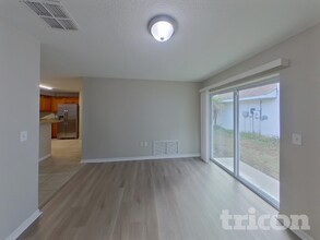 10330 Summerview Cir in Riverview, FL - Foto de edificio - Building Photo