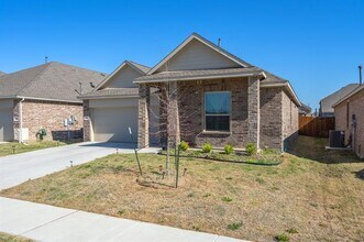 1713 Lake Grove Dr in Oak Point, TX - Building Photo - Building Photo