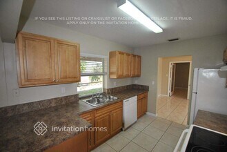 321 Canterbury Dr W in Riviera Beach, FL - Building Photo - Building Photo