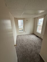 412 Lafayette St, Unit Lower in Jamestown, NY - Foto de edificio - Building Photo