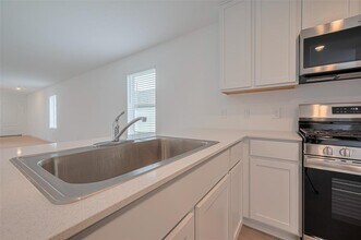 239 Lisa Marie Dr in Angleton, TX - Building Photo - Building Photo