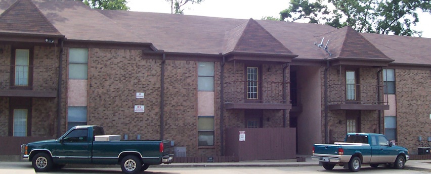 West Oak Village in Sulphur Springs, TX - Building Photo