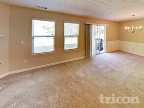 9453 Lakeview Rd in Union City, GA - Building Photo - Building Photo