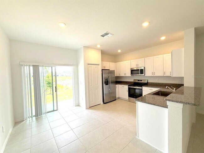 32037 Spiceberry St in San Antonio, FL - Building Photo - Building Photo