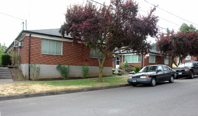 Masenberg Court in Portland, OR - Building Photo - Building Photo