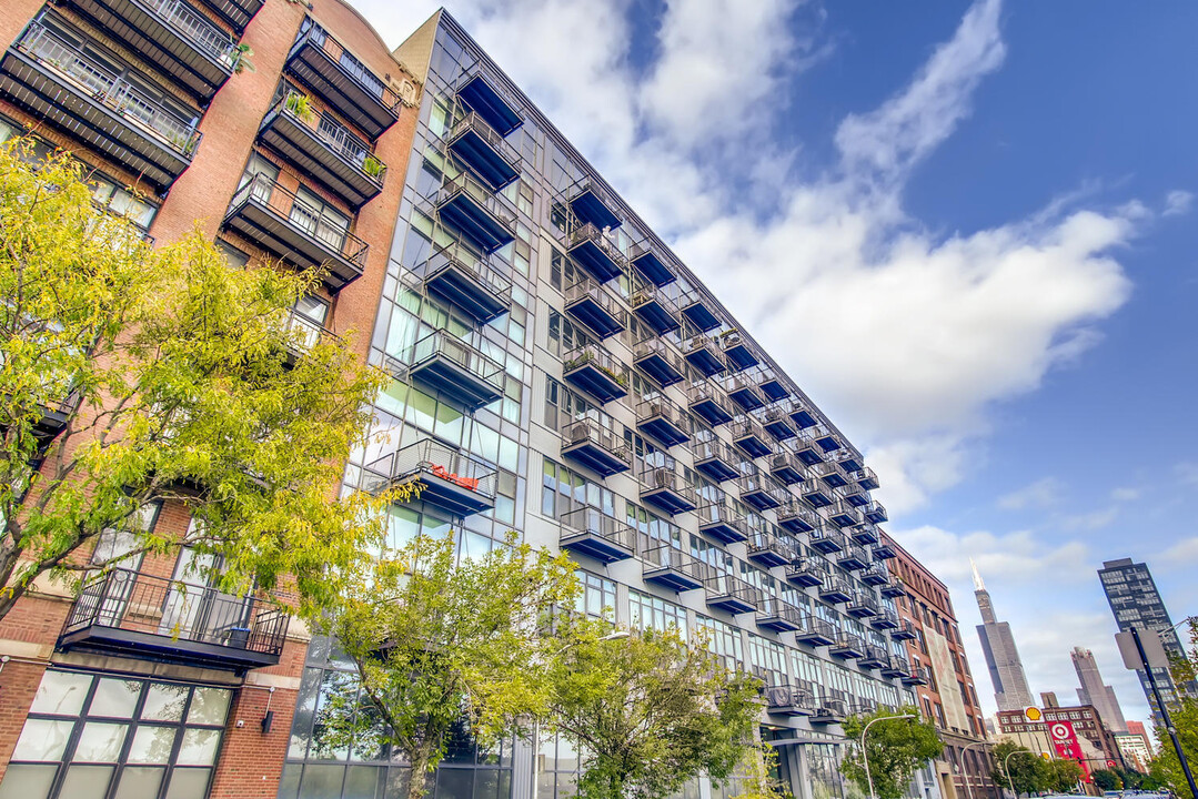 1224 W Van Buren St in Chicago, IL - Foto de edificio