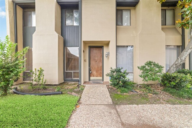 1116 Bering Dr in Houston, TX - Building Photo - Building Photo