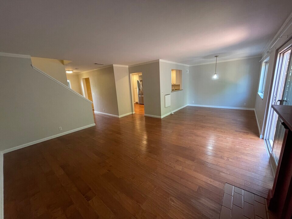 6543 Paseo Adelante in Carlsbad, CA - Building Photo