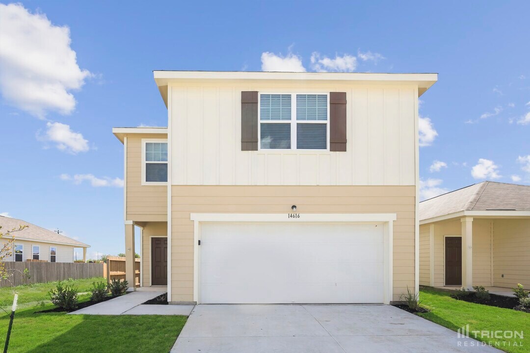 14616 Maple Ter in San Antonio, TX - Building Photo