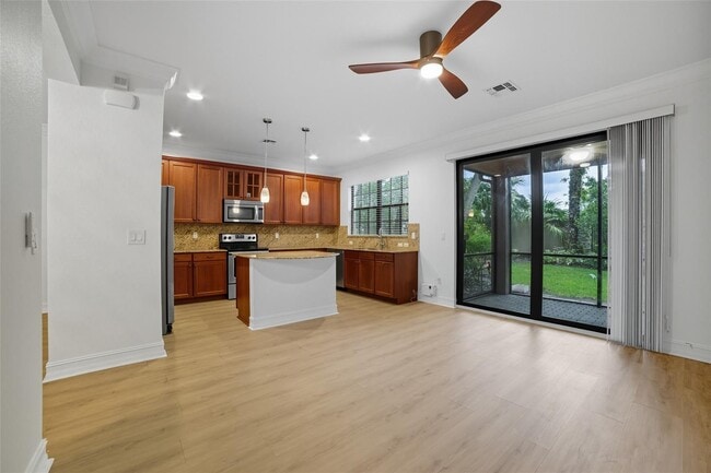 13011 Riverwalk Cir N, Unit 13011 in Plantation, FL - Foto de edificio - Building Photo