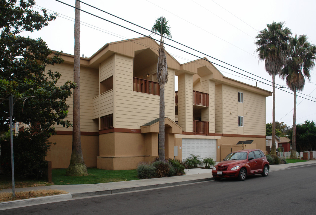 Dahlia Estates in Imperial Beach, CA - Foto de edificio