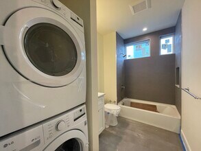 65 Cameron St, Unit 6 in Brookline, MA - Foto de edificio - Building Photo