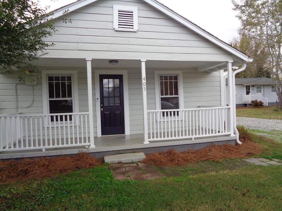 405 Dobson St in Kernersville, NC - Building Photo