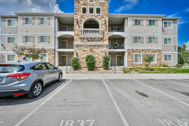 property at 1843 N Crest Rd