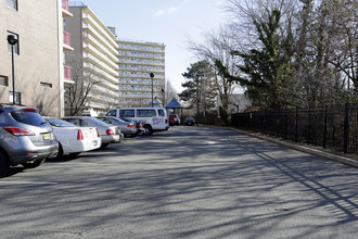 Post Road Gardens in Bayonne, NJ - Building Photo - Building Photo