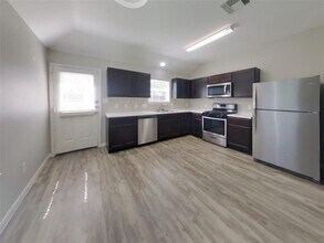 5718 My Way in Houston, TX - Building Photo - Building Photo