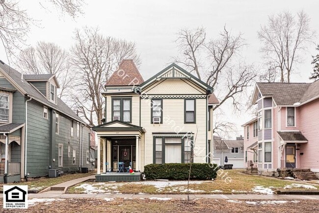 property at 1011 W Wayne St