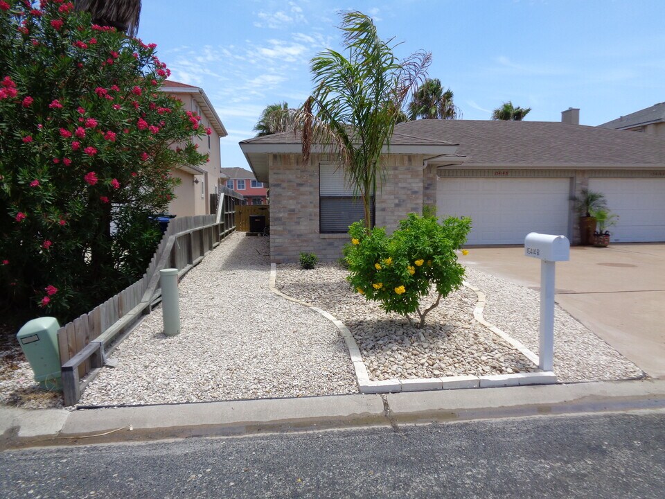 15414 Grass Cay Ct in Corpus Christi, TX - Building Photo