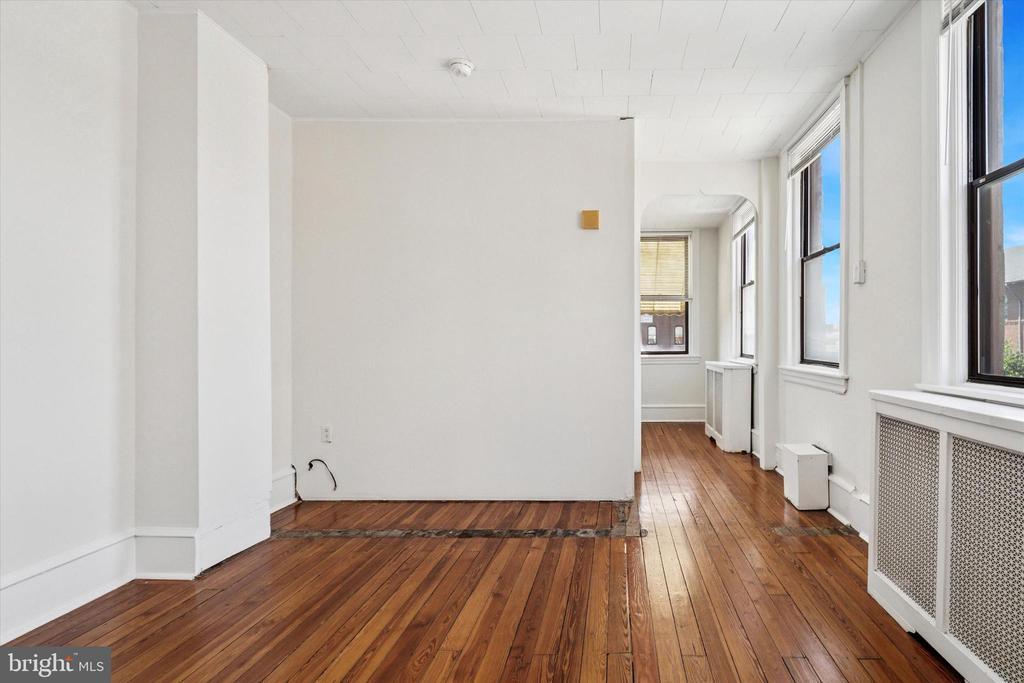 921 Christian St in Philadelphia, PA - Building Photo