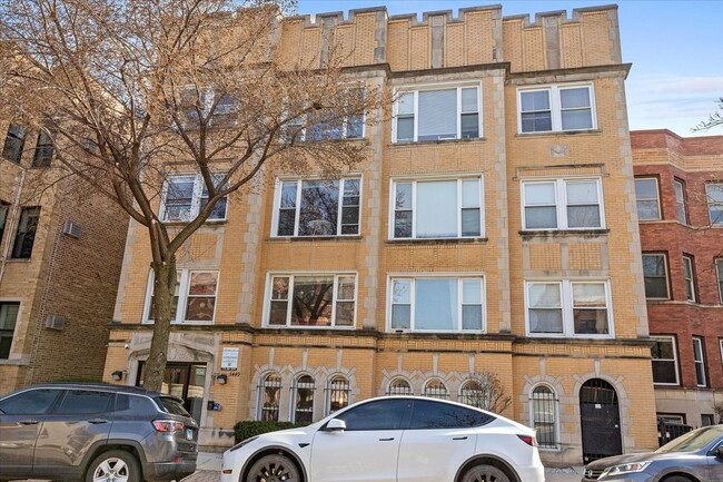 3451 N Elaine Pl, Unit 210 in Chicago, IL - Building Photo - Building Photo