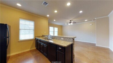 114 Kimber Ln in College Station, TX - Building Photo - Building Photo